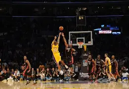 包含雄鹿球星三分绝杀，全场观众热烈欢呼，部门东西这个业务.的词条