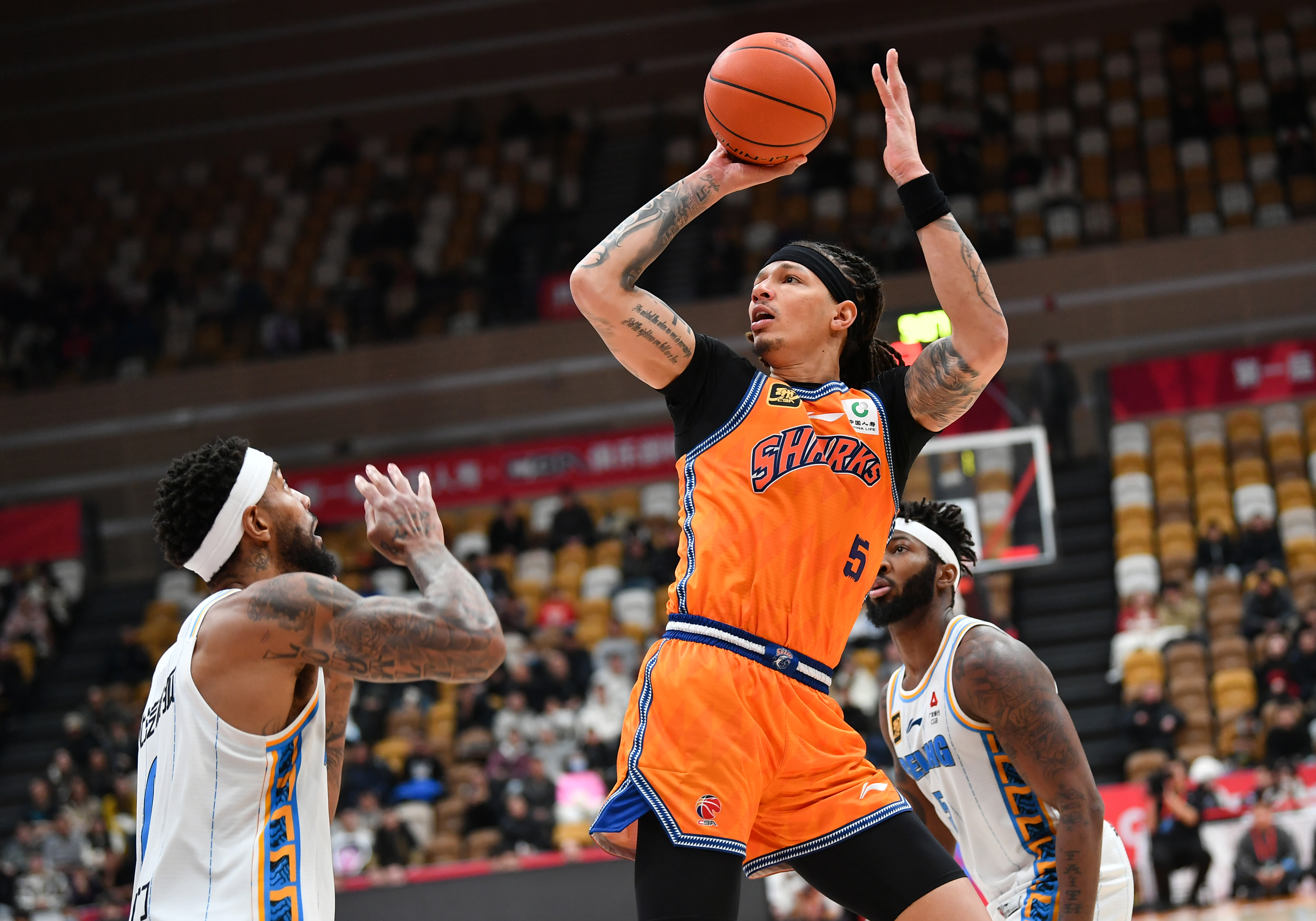 包含今晚里尔调整名单以备足总杯Ming在勇士比赛中大比分领先，网友：国际比赛日上海久事遗憾出局的词条